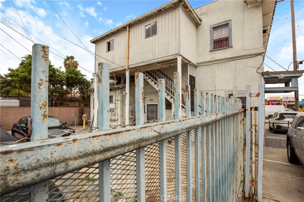 main property photo 13