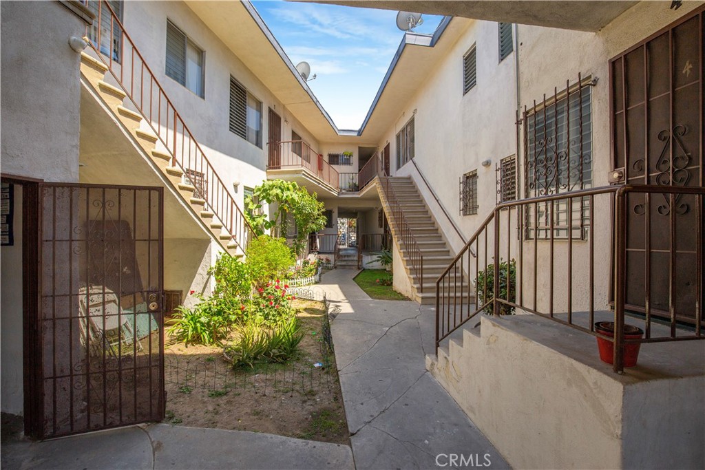 main property photo 11