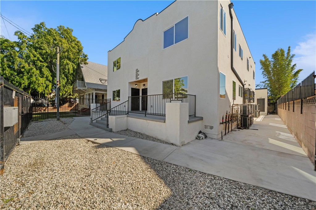 main property photo 9