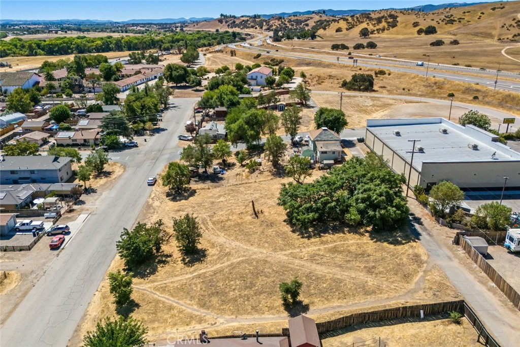 main property photo 6