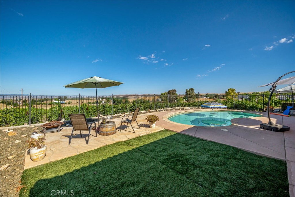 main property photo 14