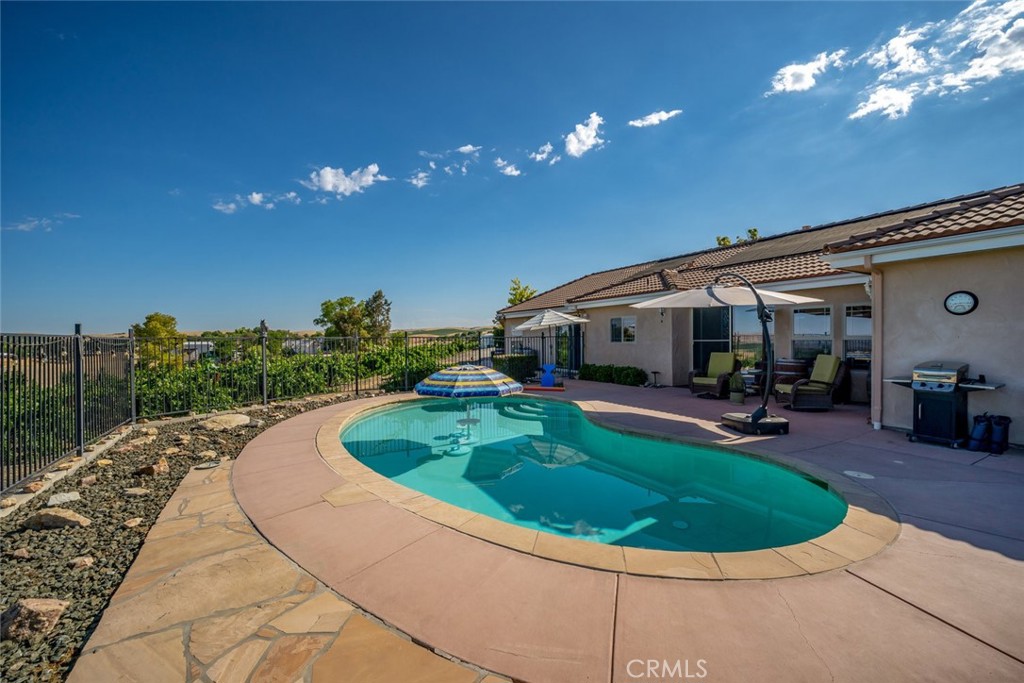 main property photo 18