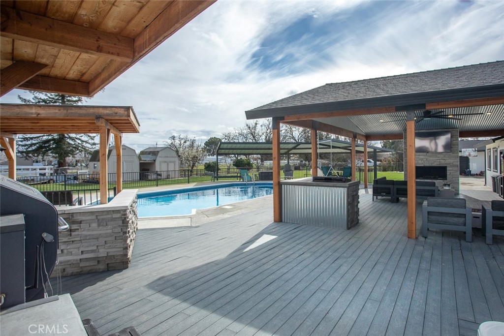 main property photo 37
