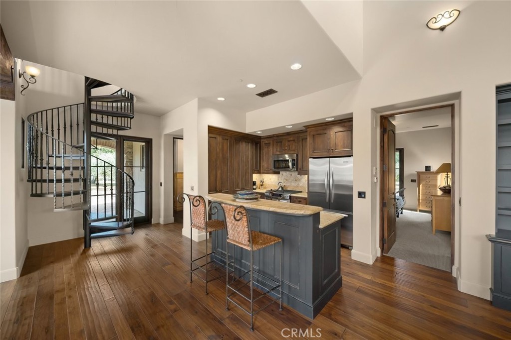 main property photo 50