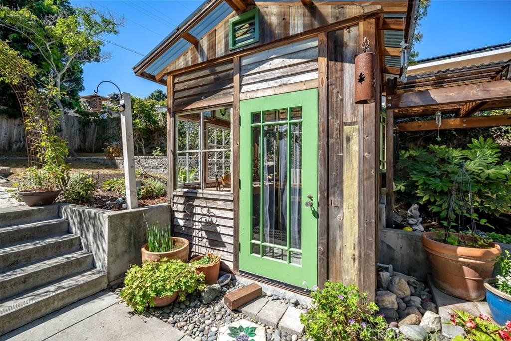 main property photo 40