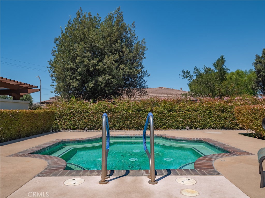 main property photo 27