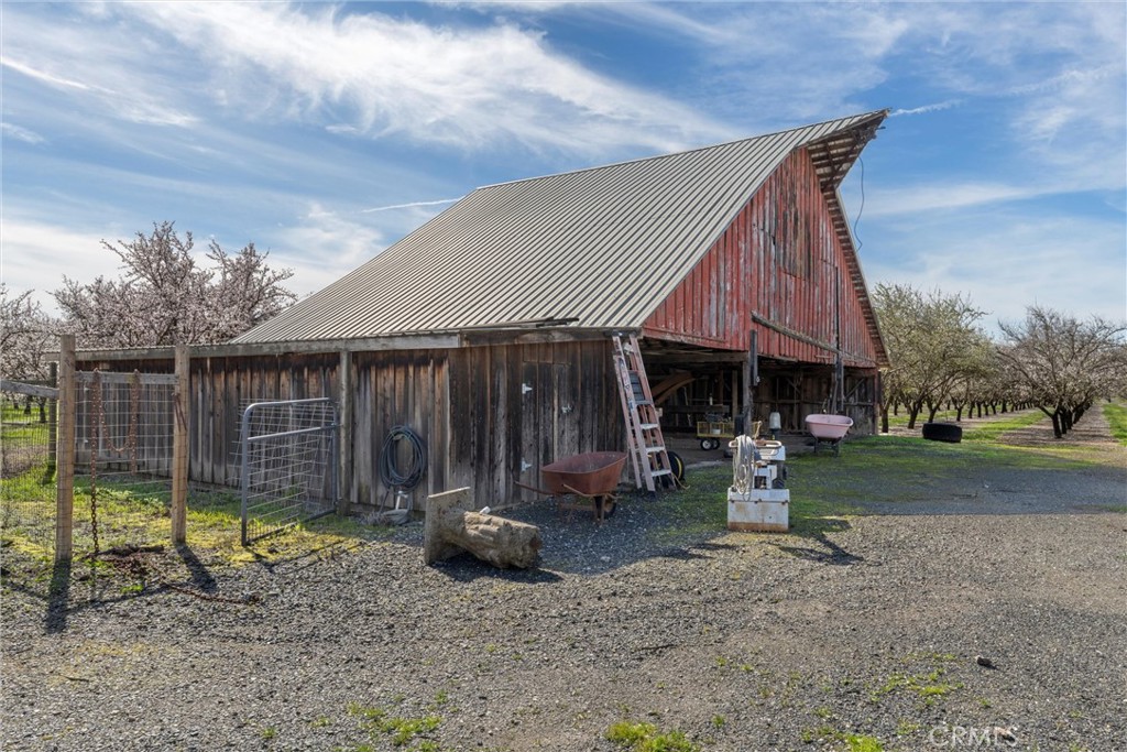 main property photo 40