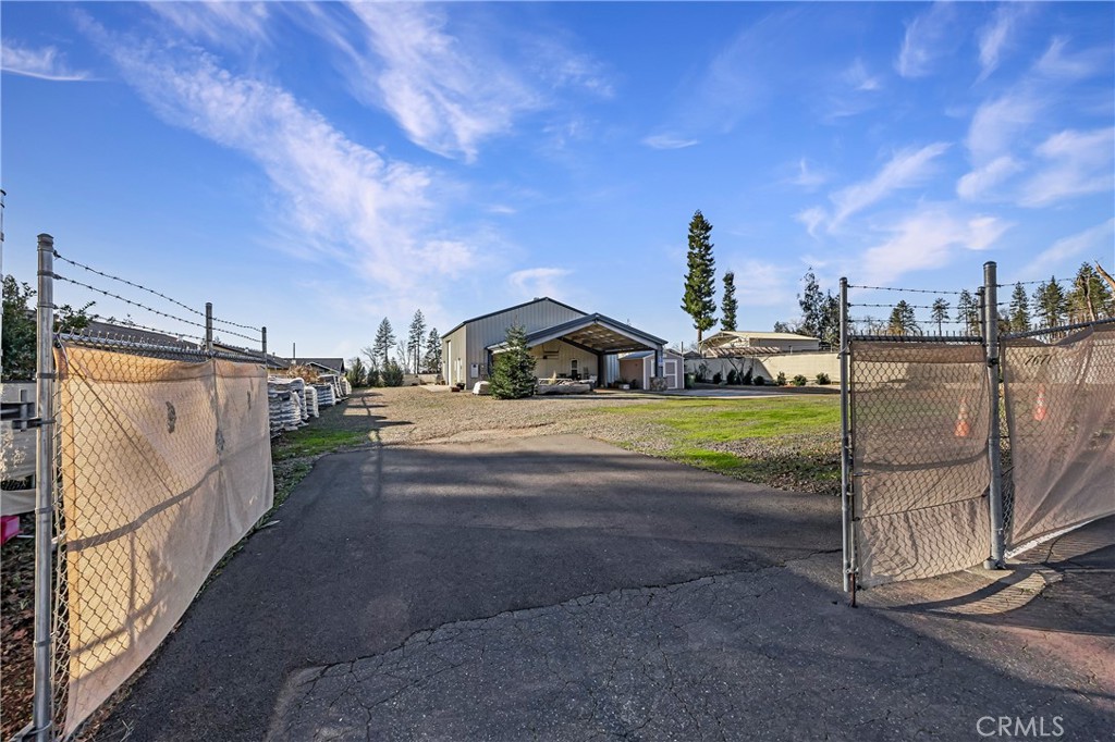 main property photo 28