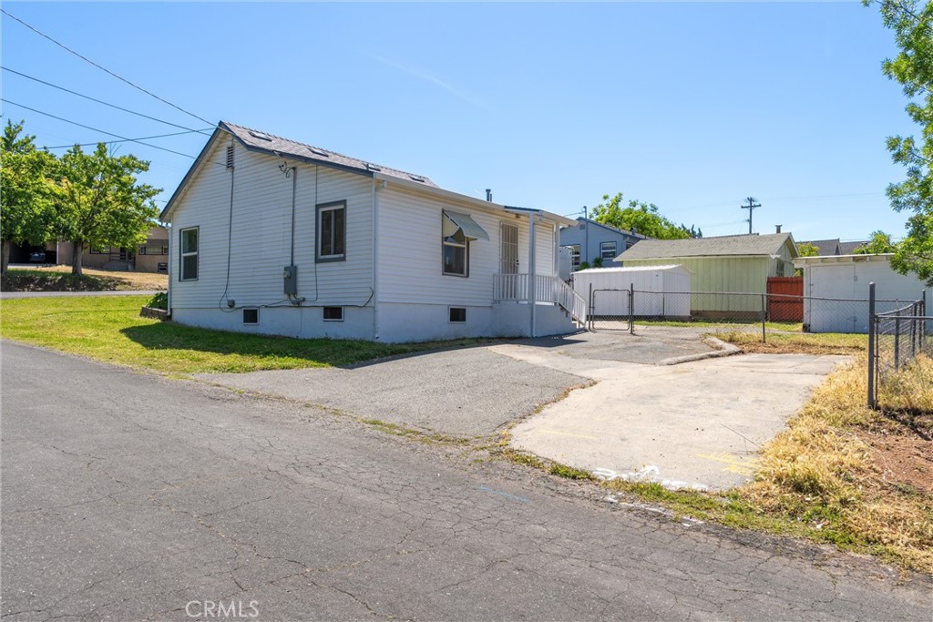 main property photo 28