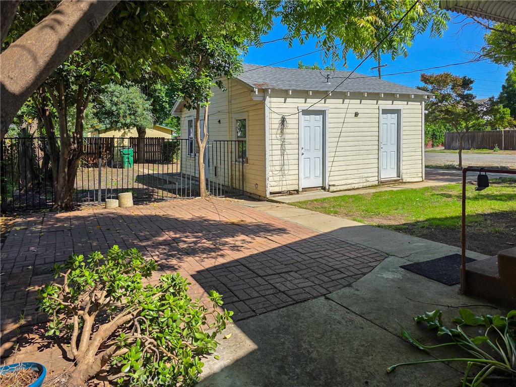 main property photo 18