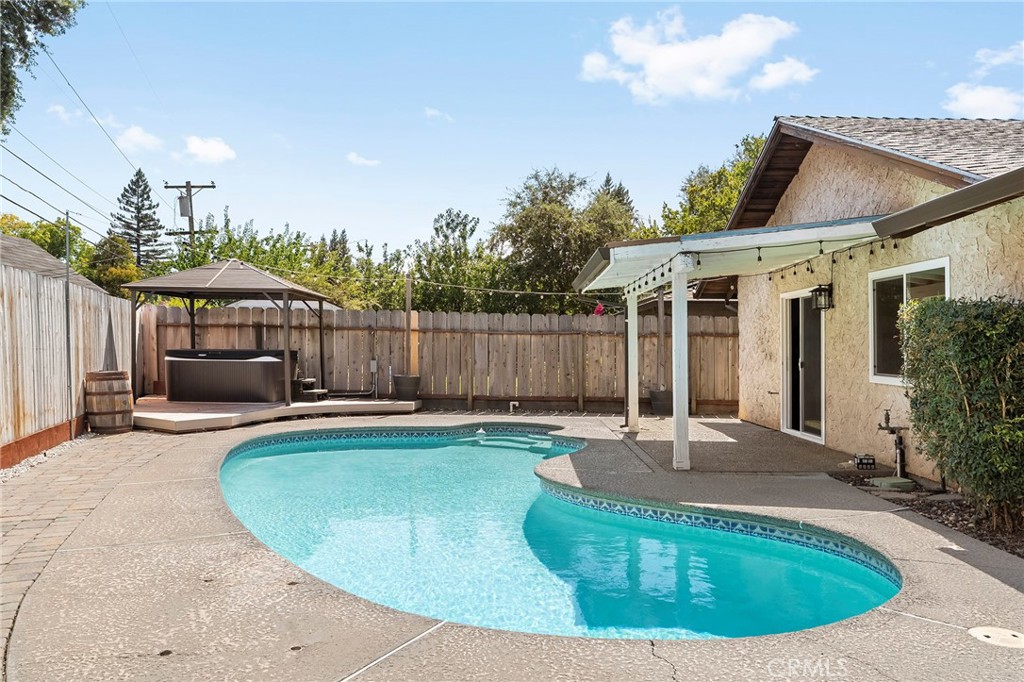 main property photo 43