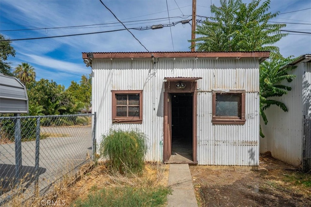main property photo 28