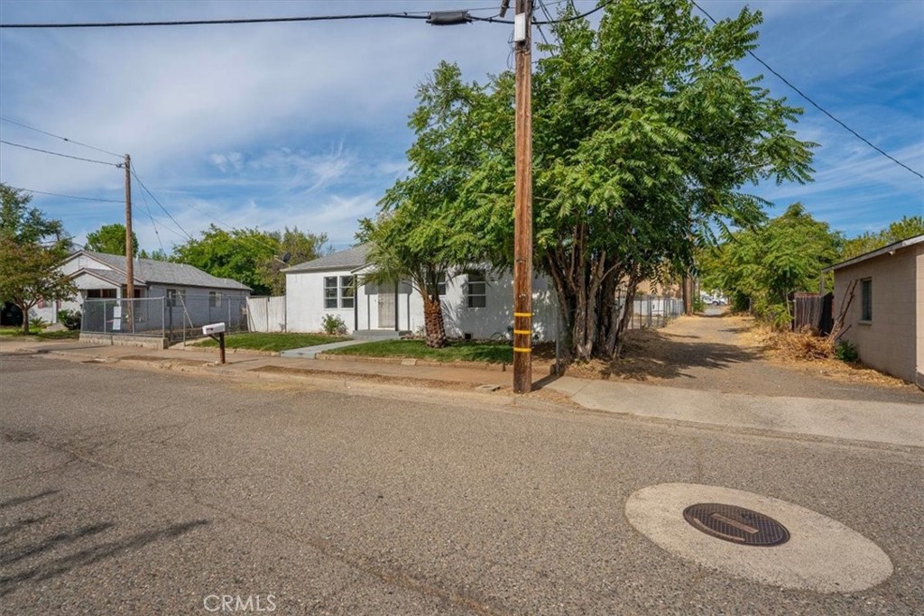 main property photo 28