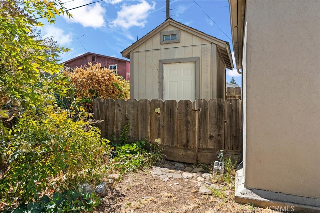 main property photo 28