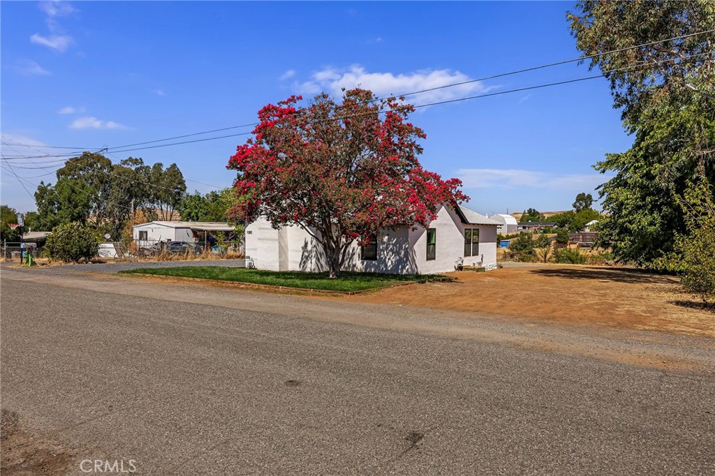 main property photo 28