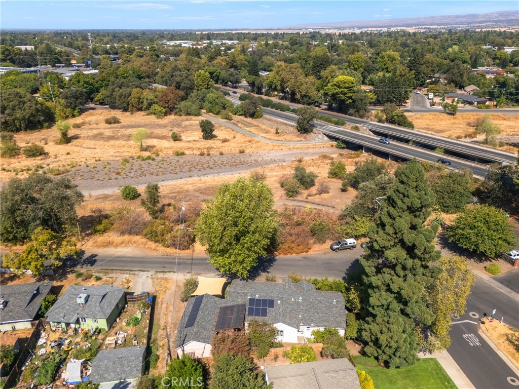 main property photo 30