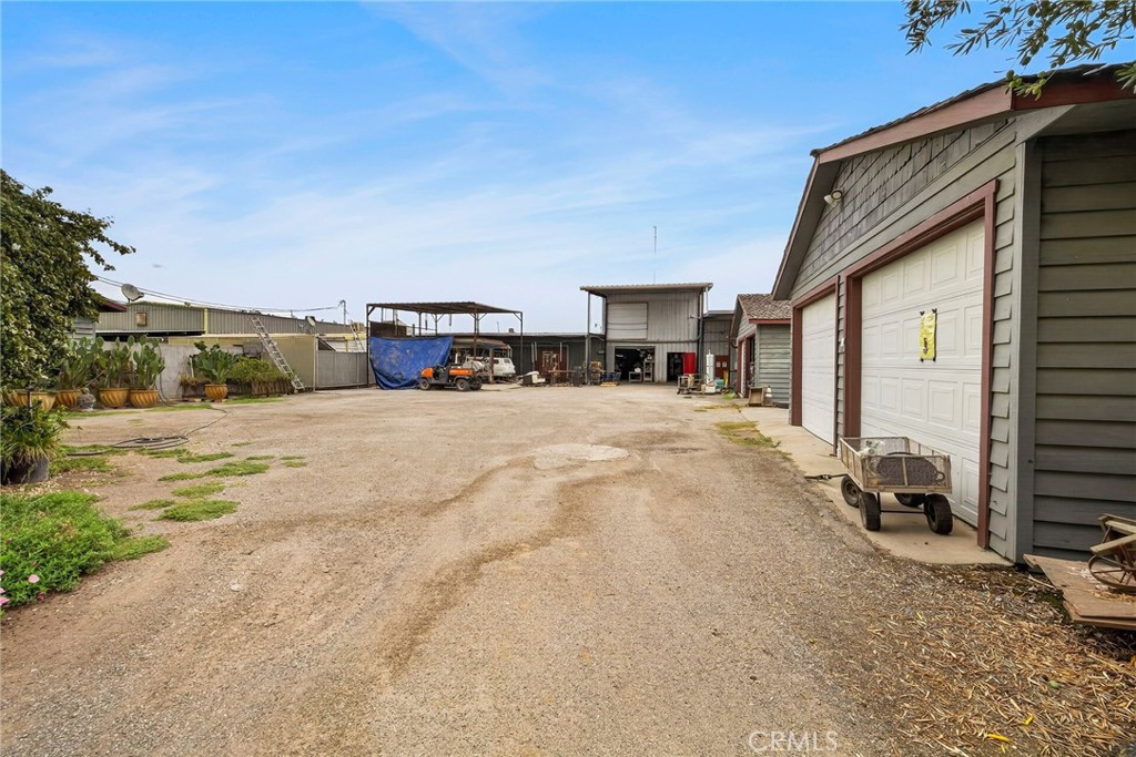 main property photo 28