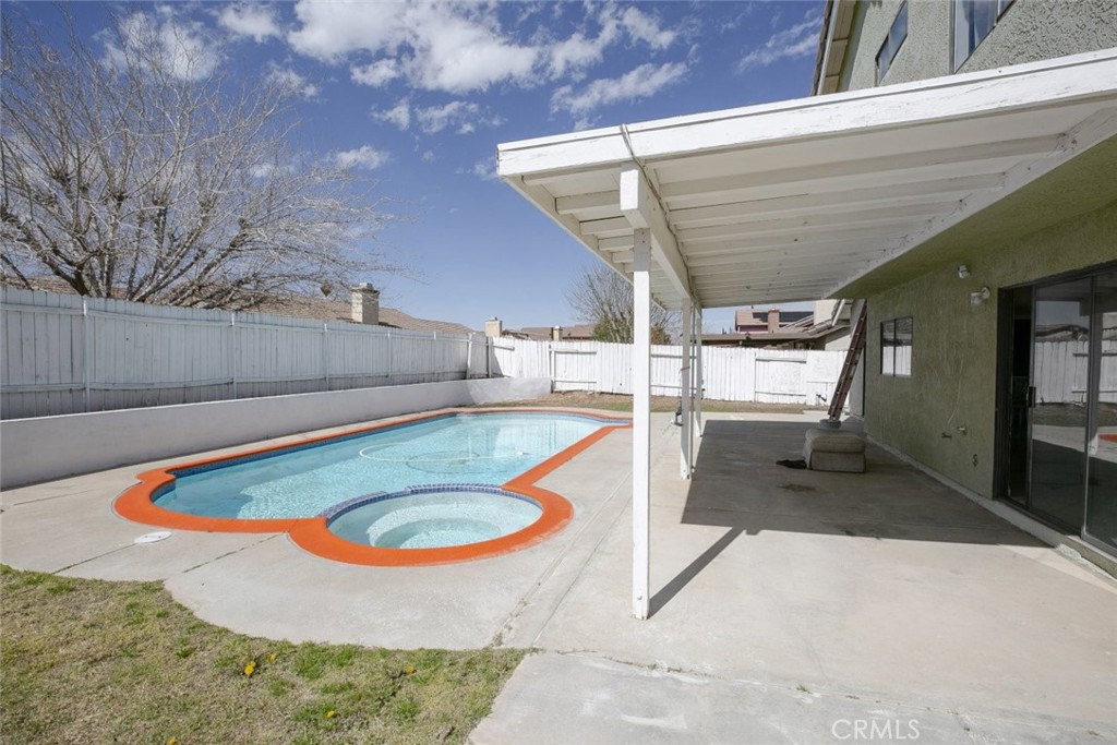 main property photo 10