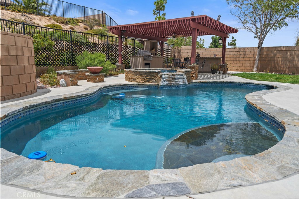 main property photo 37