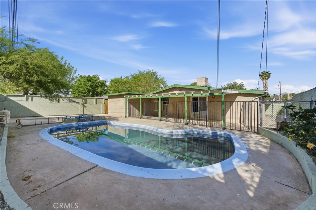 main property photo 17