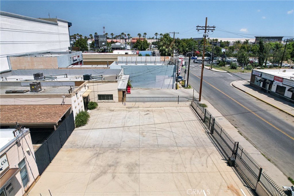 main property photo 28