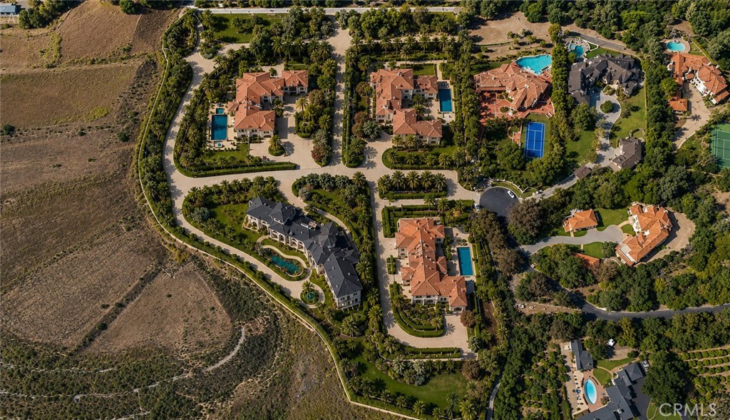 main property photo 10
