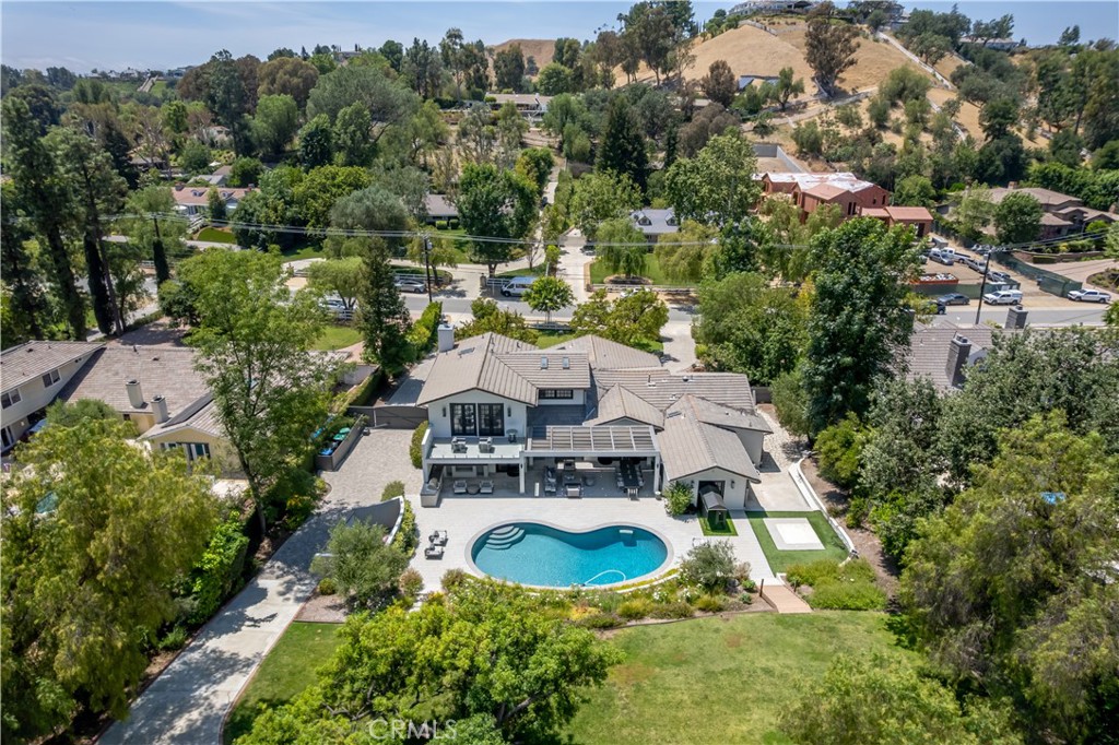 main property photo 28