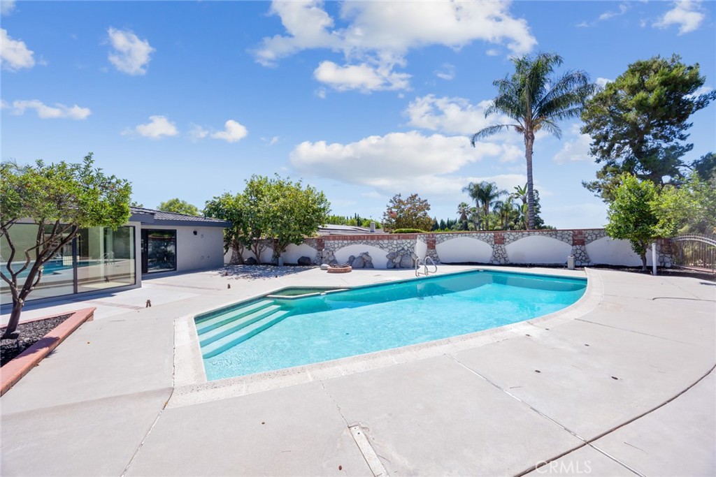 main property photo 50