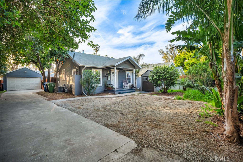 main property photo 28
