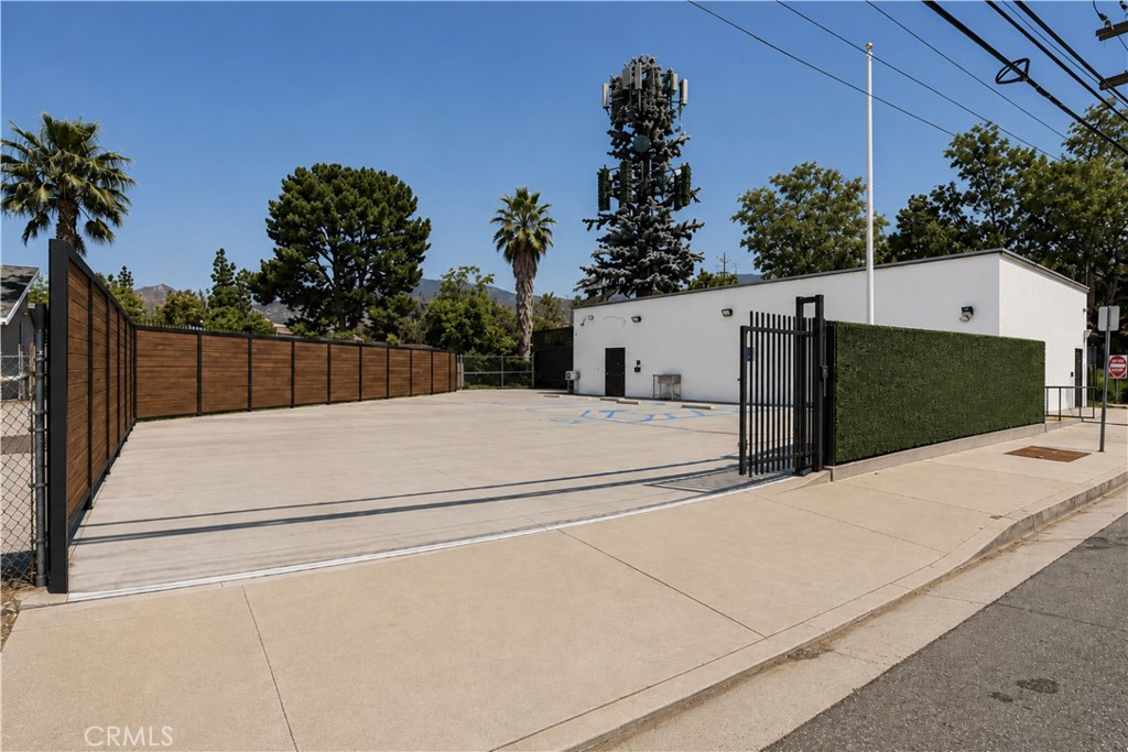 main property photo 28