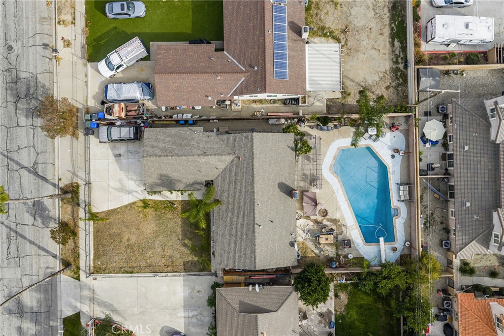 main property photo 28