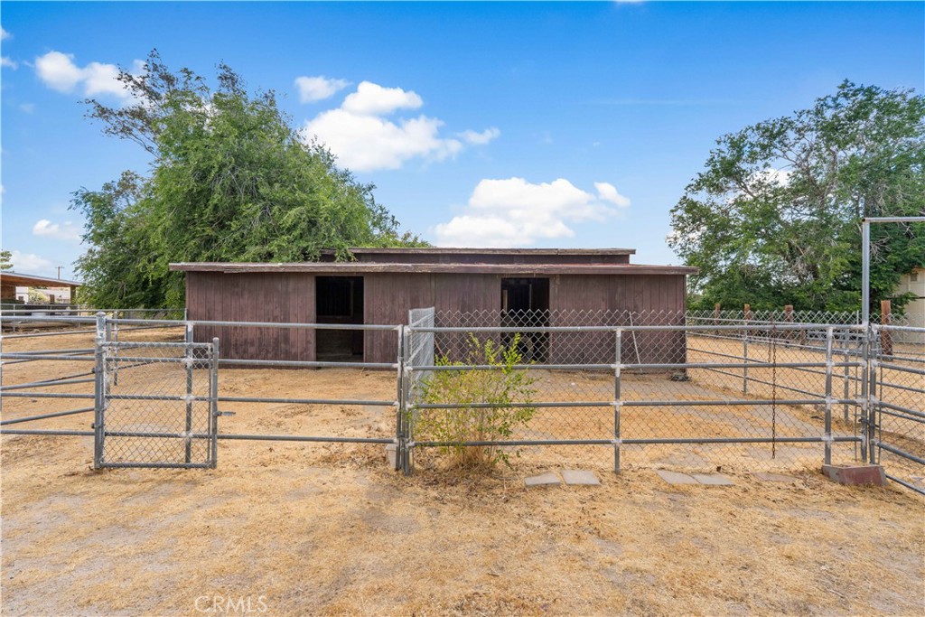 main property photo 40
