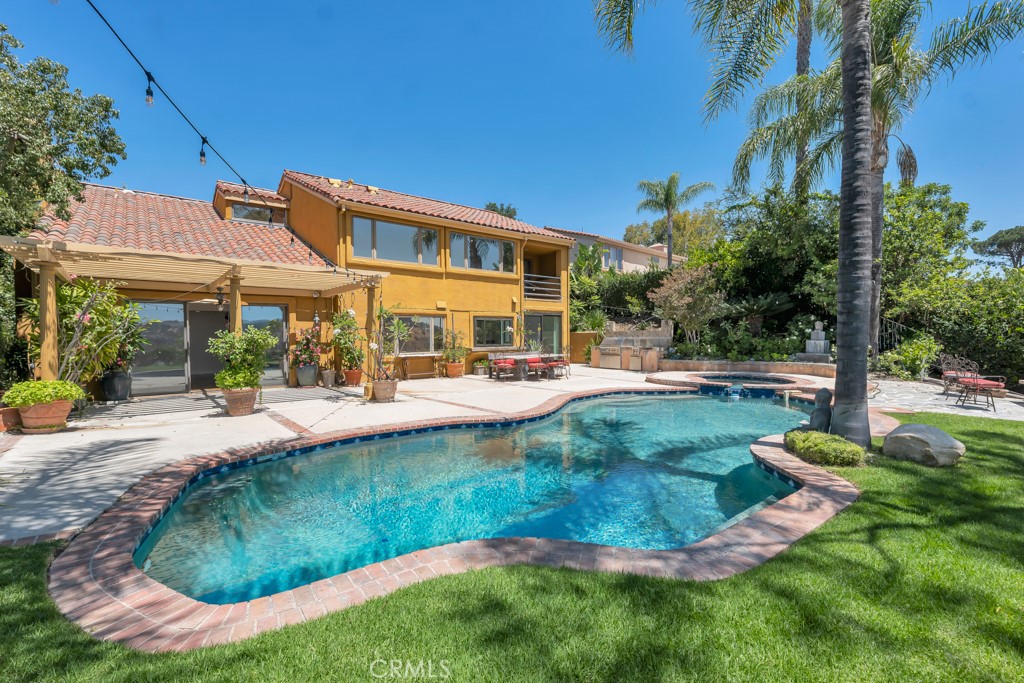 main property photo 16