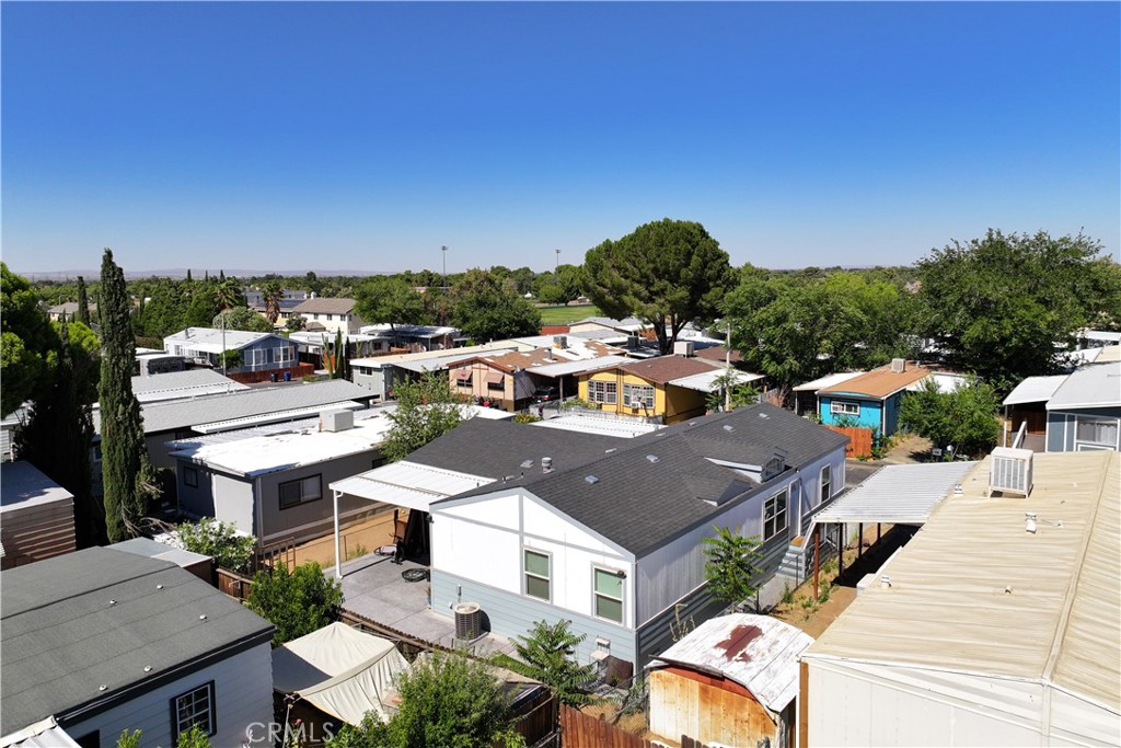 main property photo 28