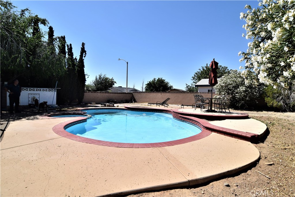 main property photo 10