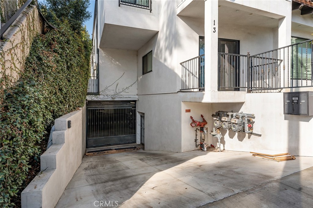 main property photo 28