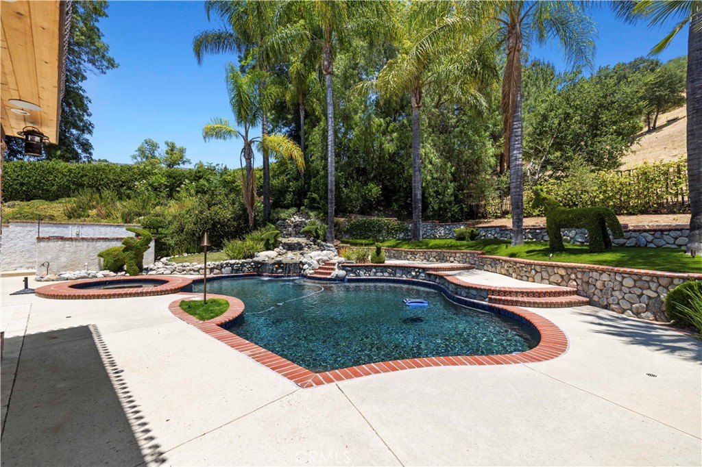 main property photo 39