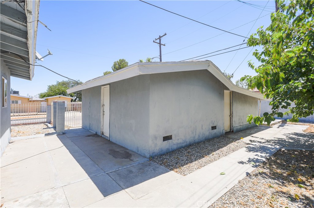 main property photo 12