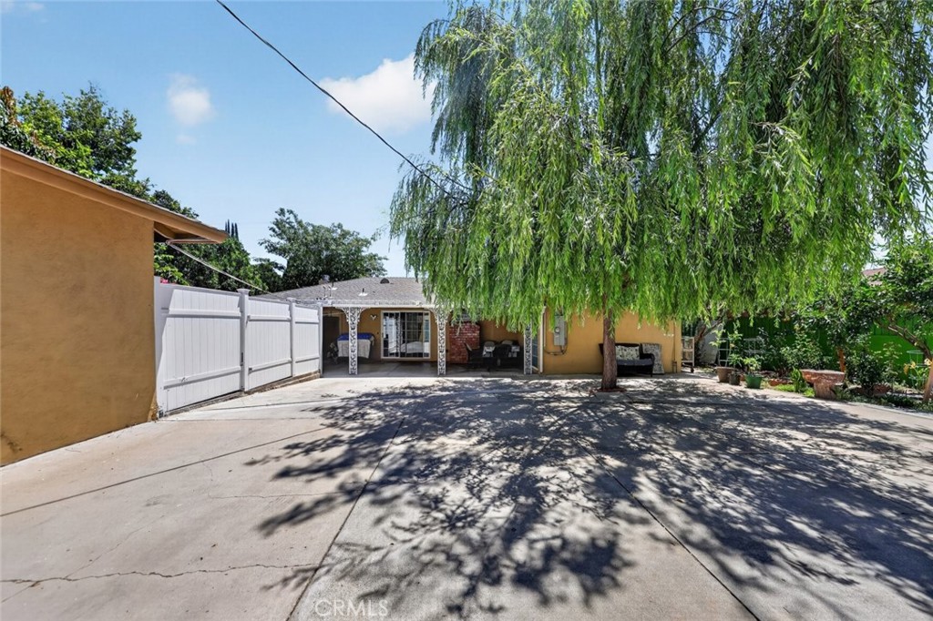 main property photo 40