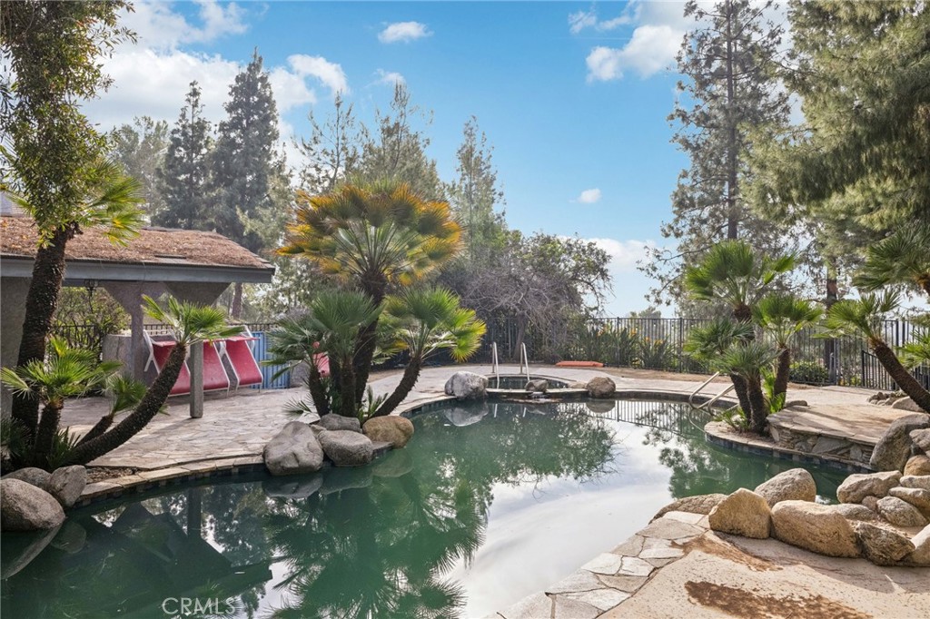 main property photo 14