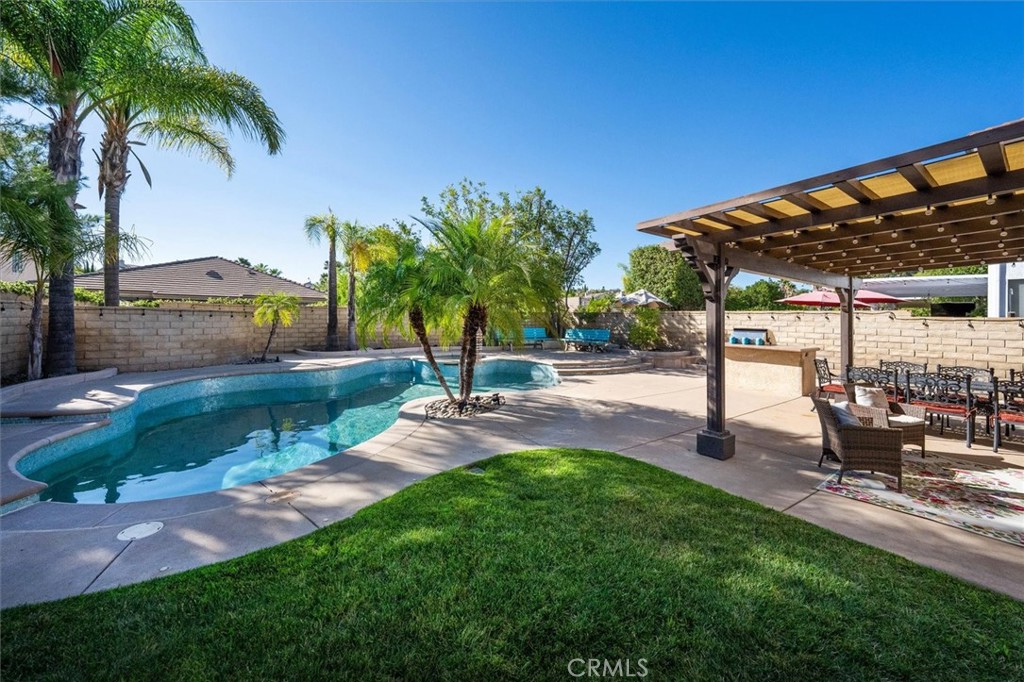 main property photo 50