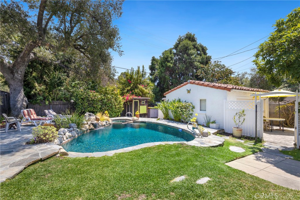 main property photo 13