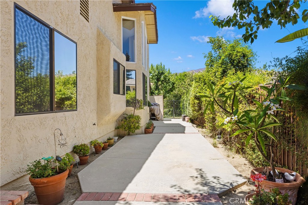 main property photo 40