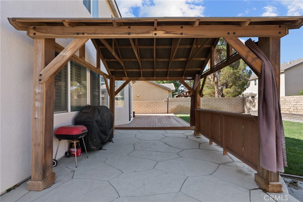 main property photo 28