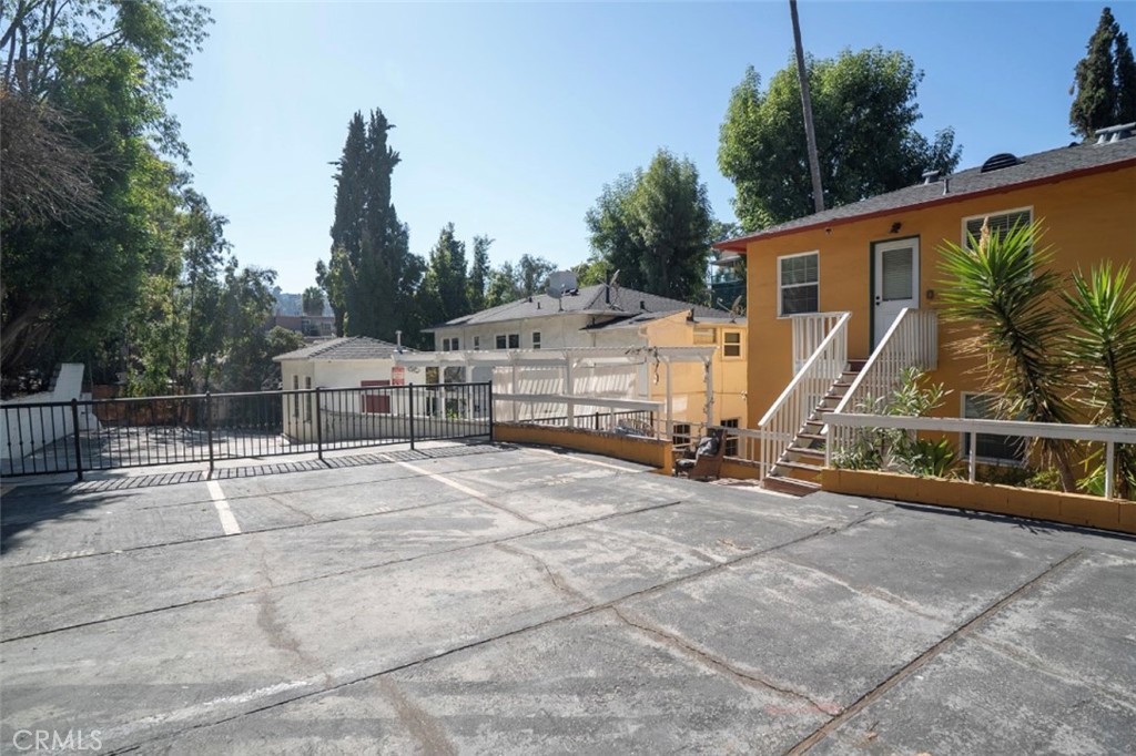 main property photo 10
