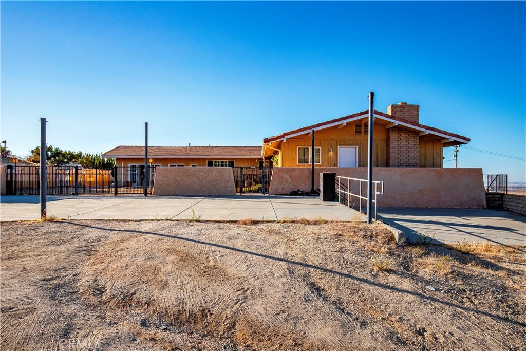 main property photo 5
