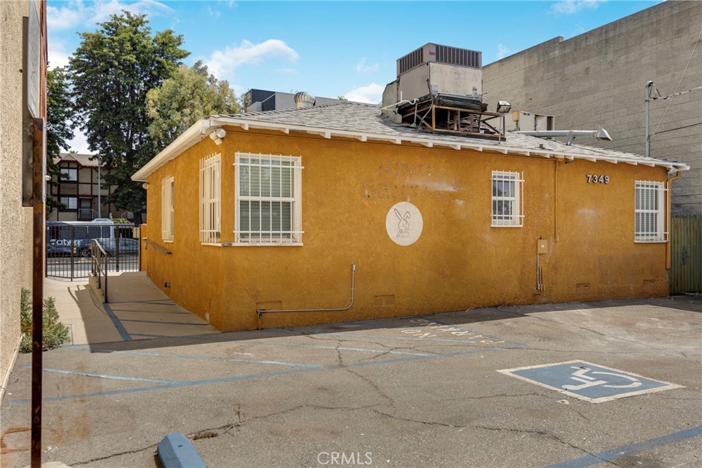 main property photo 28