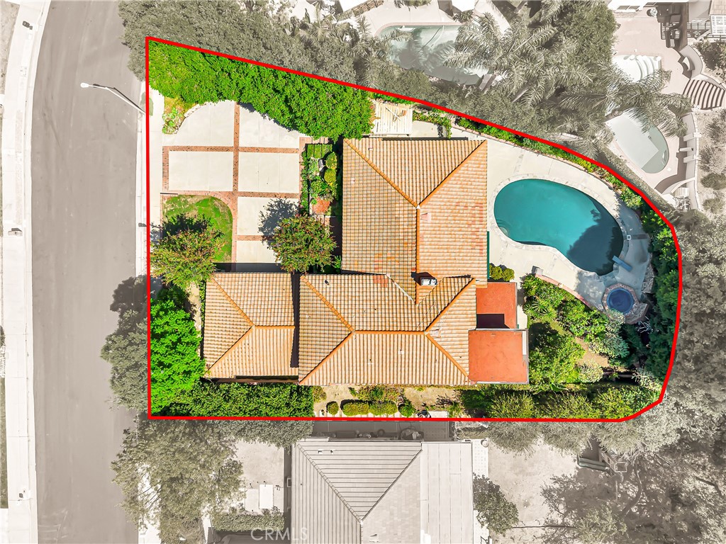 main property photo 28