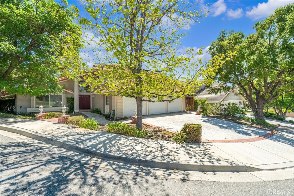 main property photo 40