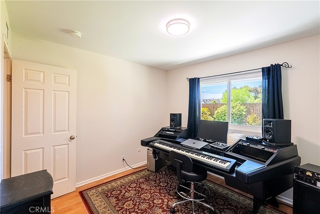 main property photo 11